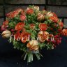 Е-1586 Букет с оранжевыми кустовыми розами и тюльпанами